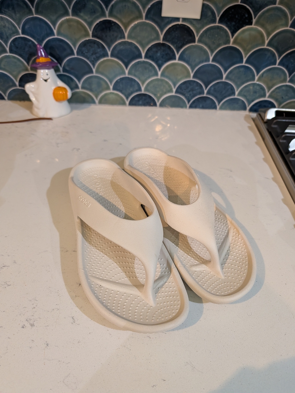 CROCS Women's Cream Casual Thong Sandals